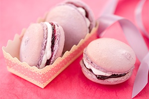 Blueberry macarons