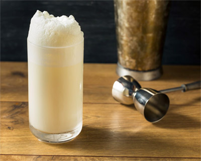 Ramos gin fizz cocktail