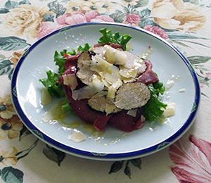 Salad with black truffle scorzone